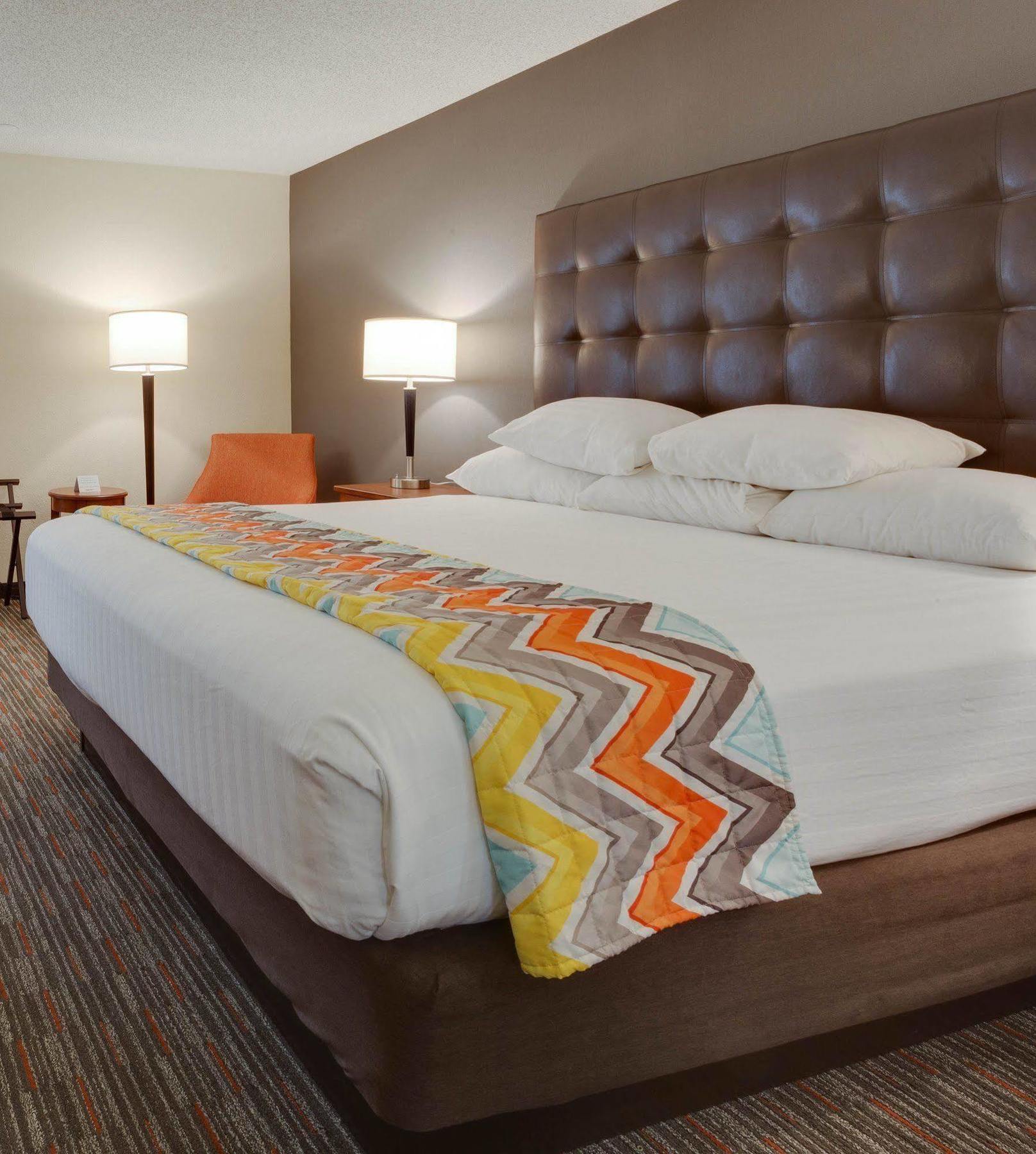Drury Inn & Suites Columbia Stadium Boulevard Ngoại thất bức ảnh